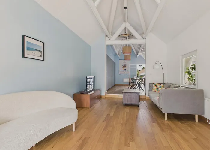 Maison Avec Terrasse Et Jardin à Pour 6 Hébergement de vacances