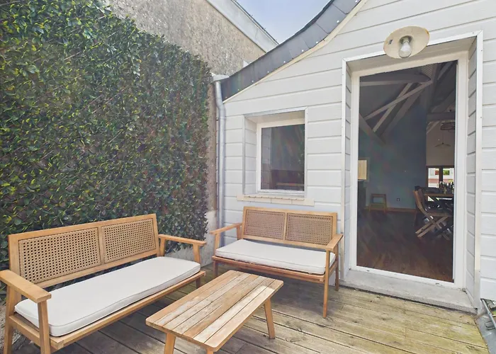 Maison Avec Terrasse Et Jardin à Pour 6 Hébergement de vacances *